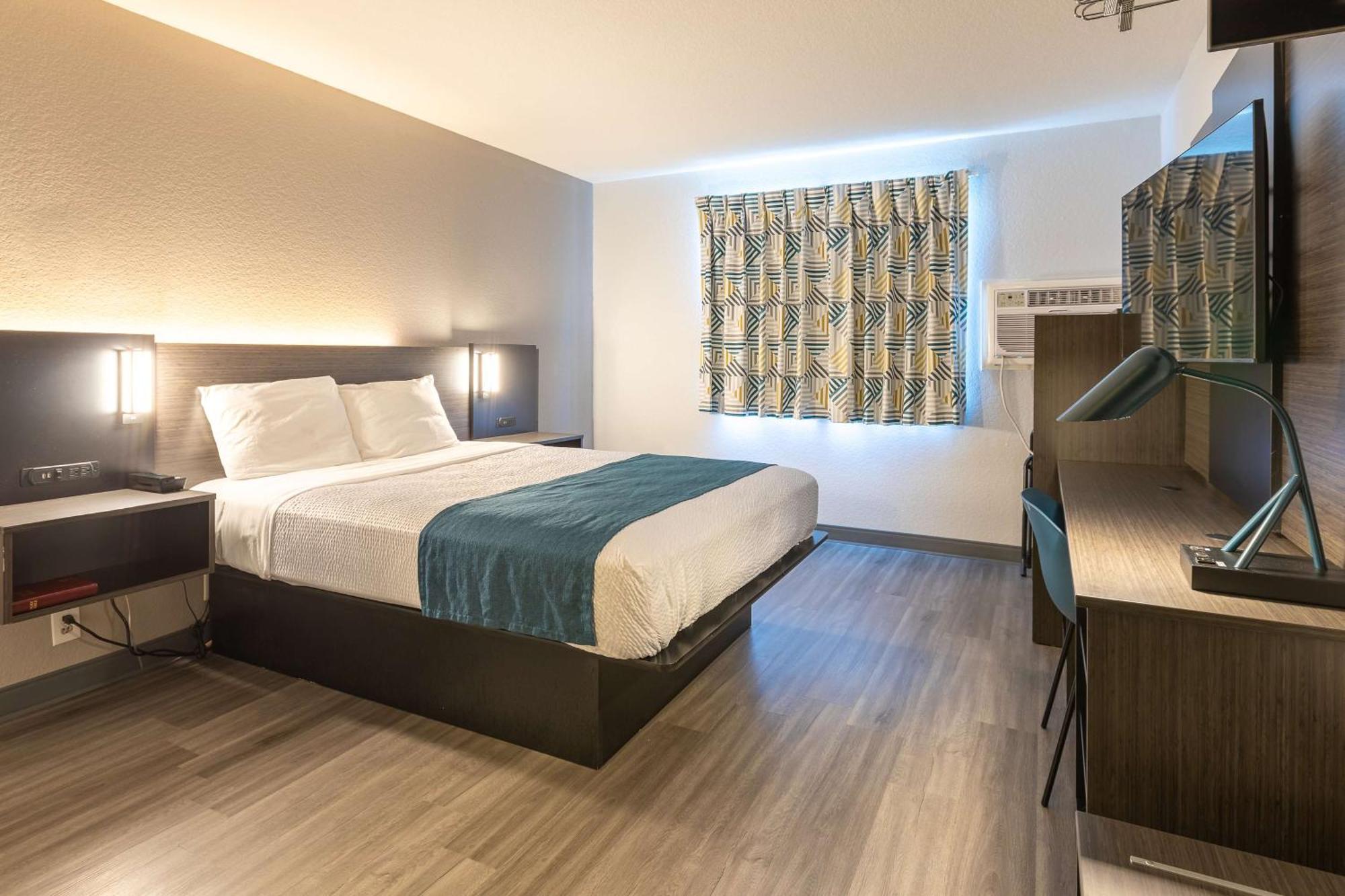 Hotel 6-fort Lupton, Co