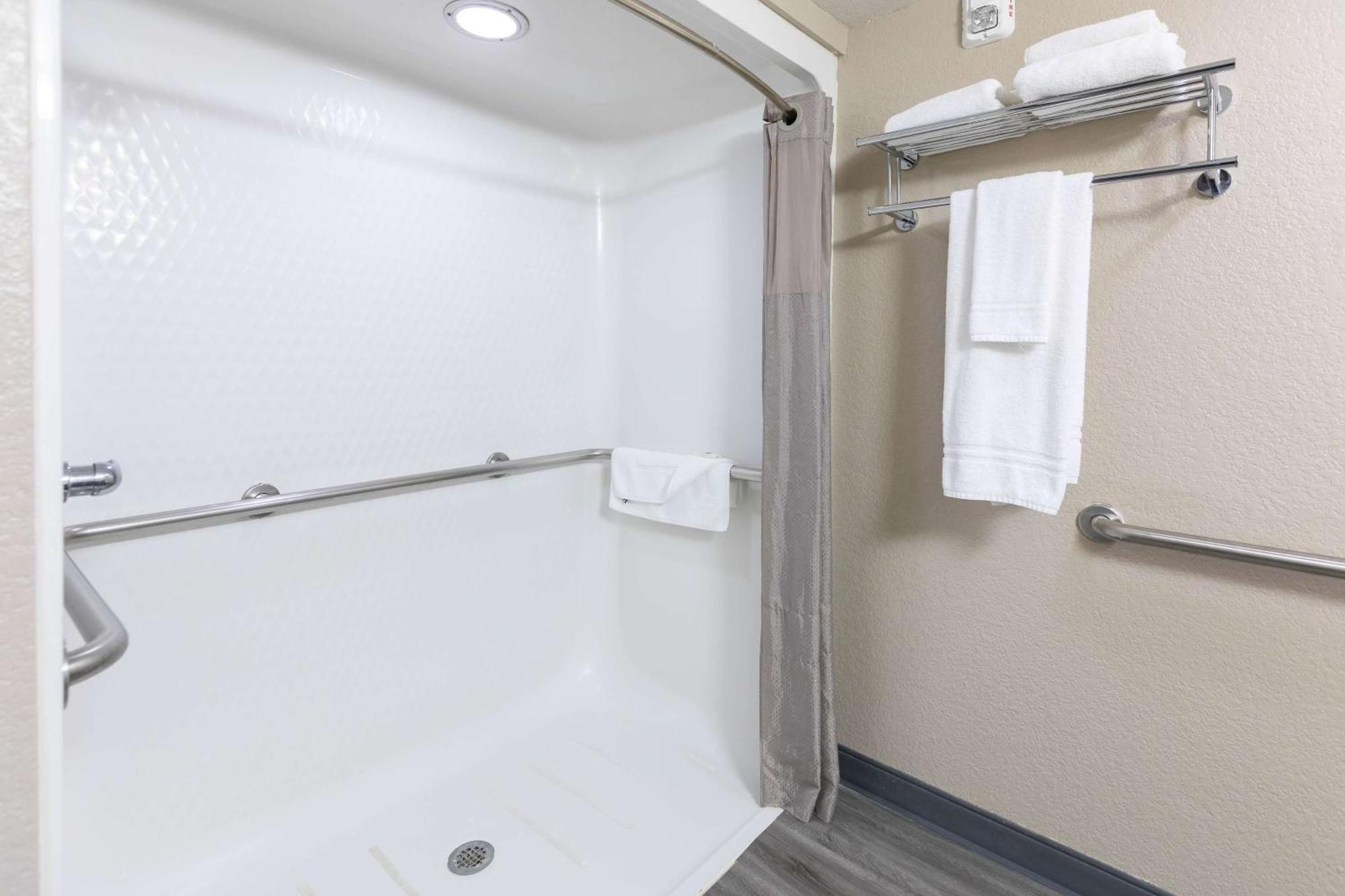 6-fort Lupton, Co Hotel