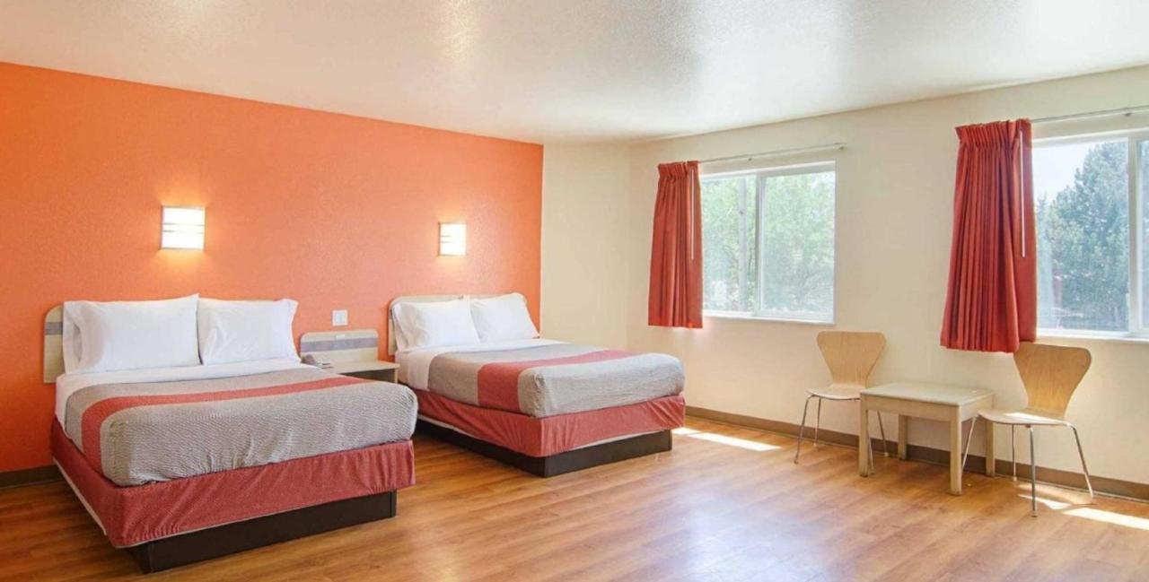 6-fort Lupton, Co Hotel